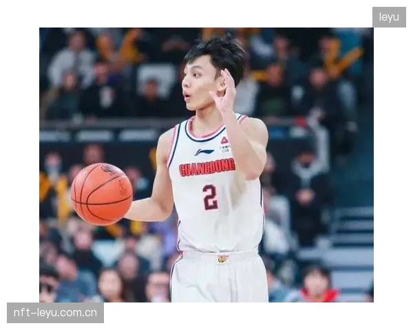 广东队依靠团队篮球扳回一城，徐杰的替补组织为球队注入了新的活力。